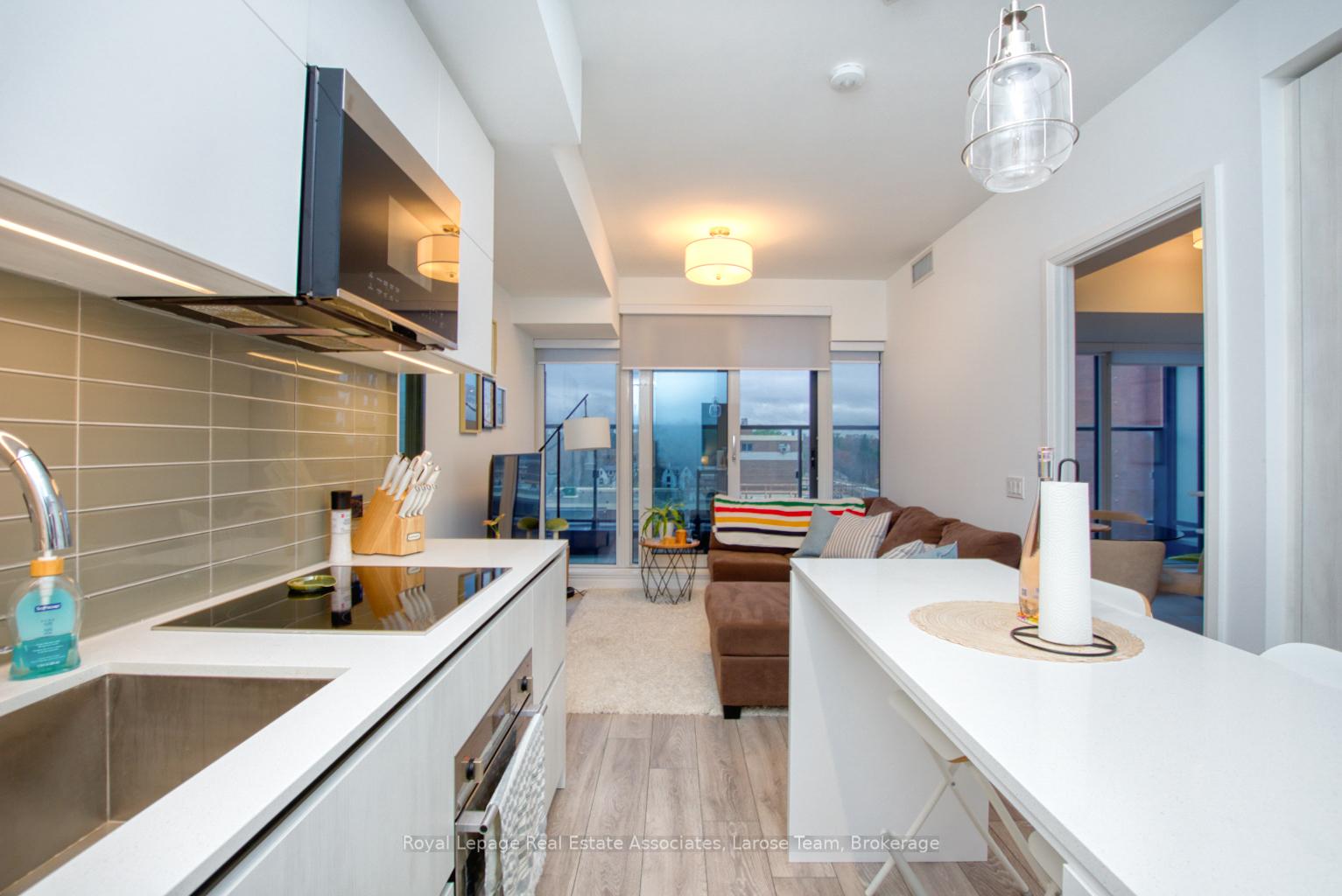 21 Park Street E 811