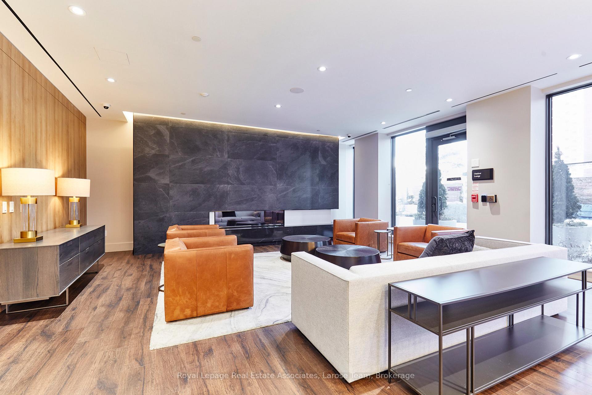 21 Park Street E 811