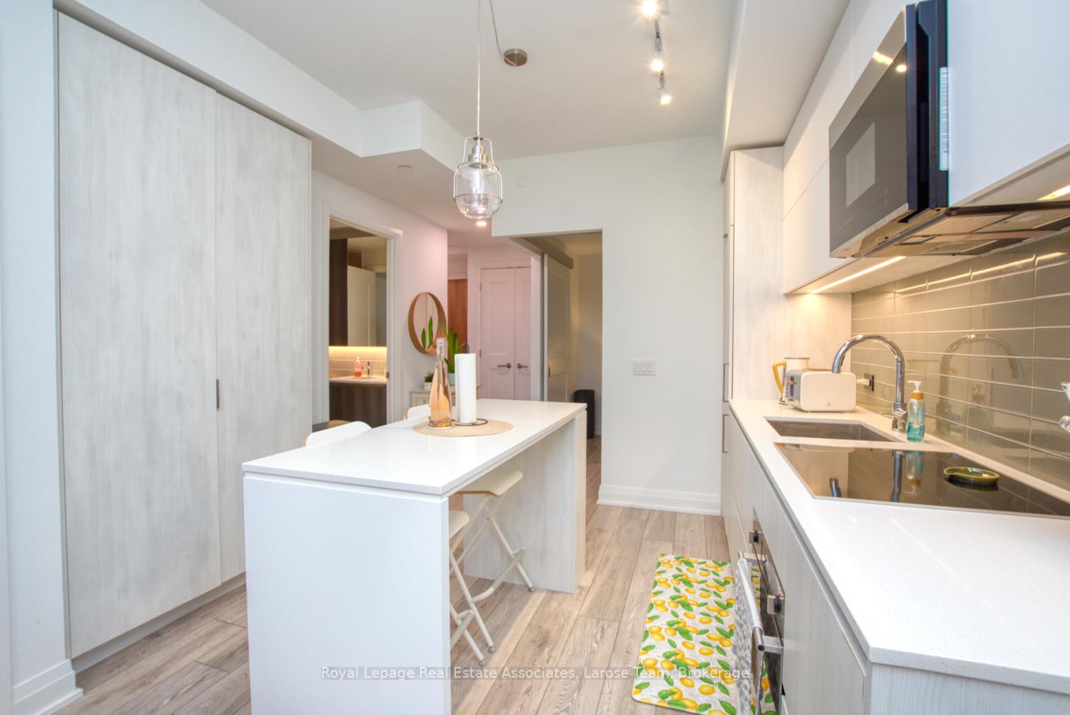 21 Park Street E 811