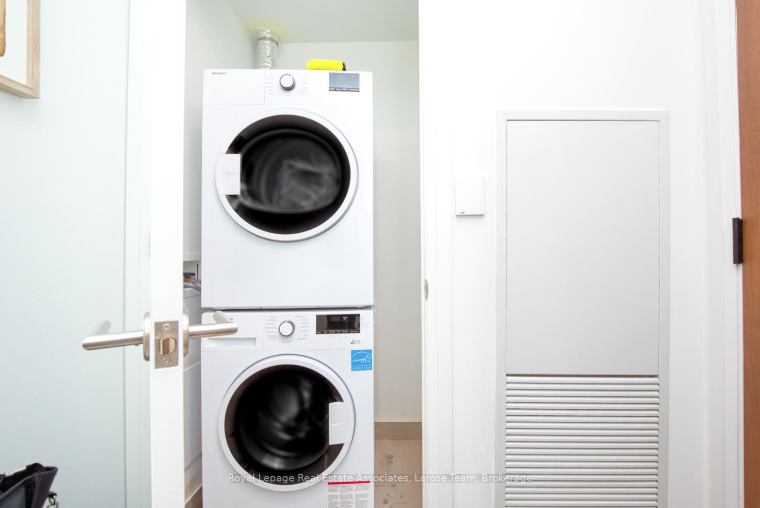 21 Park Street E 811