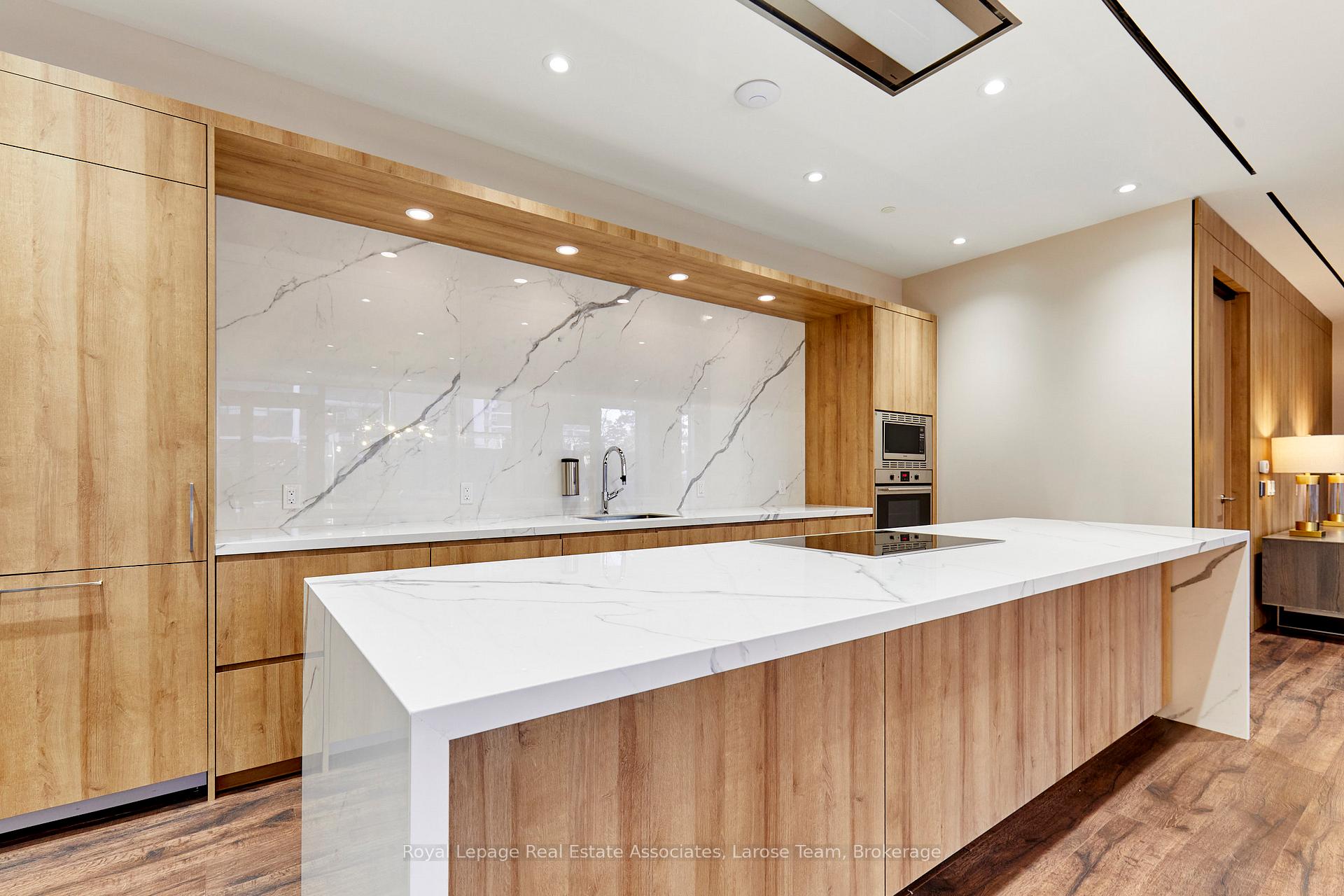 21 Park Street E 811