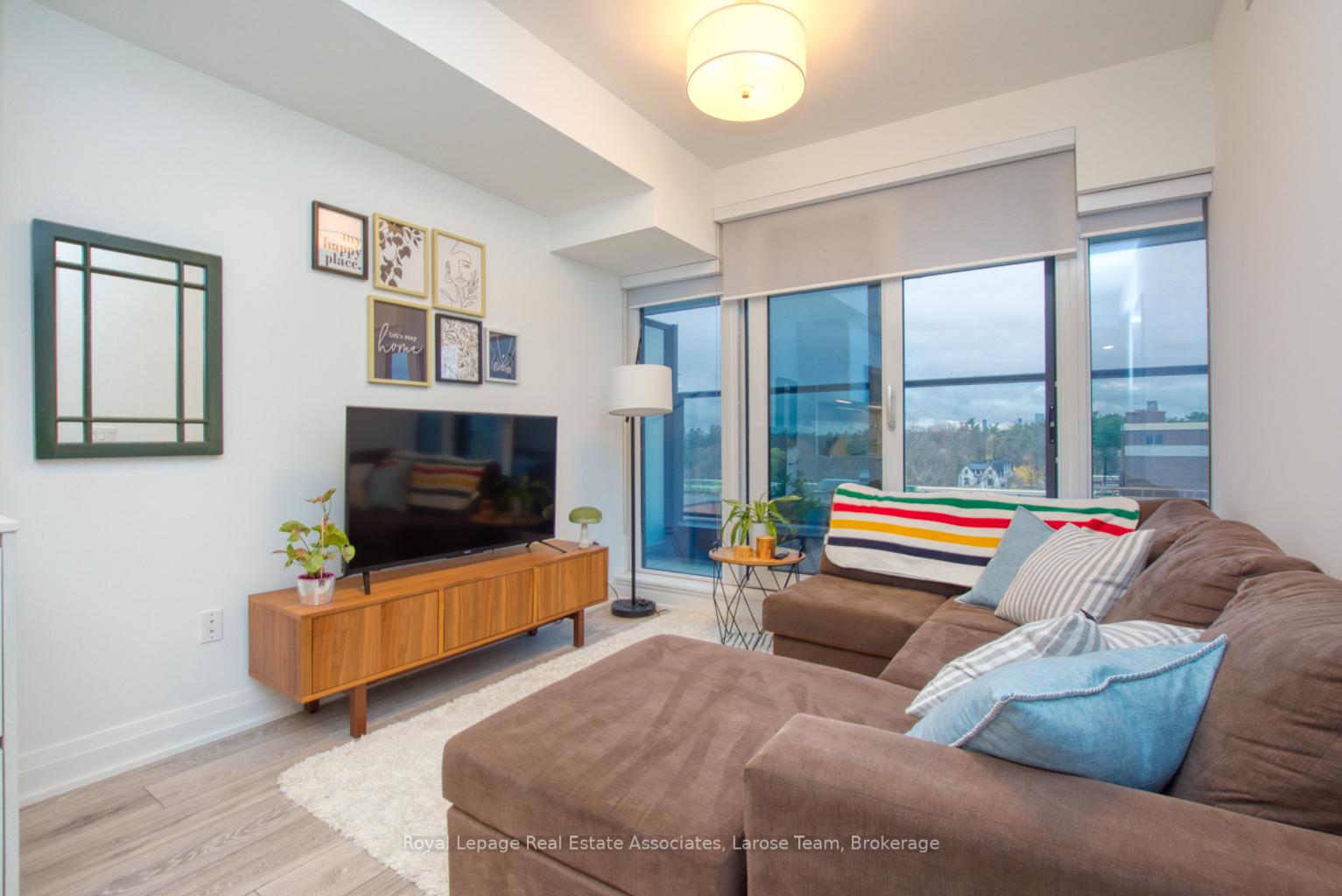 21 Park Street E 811