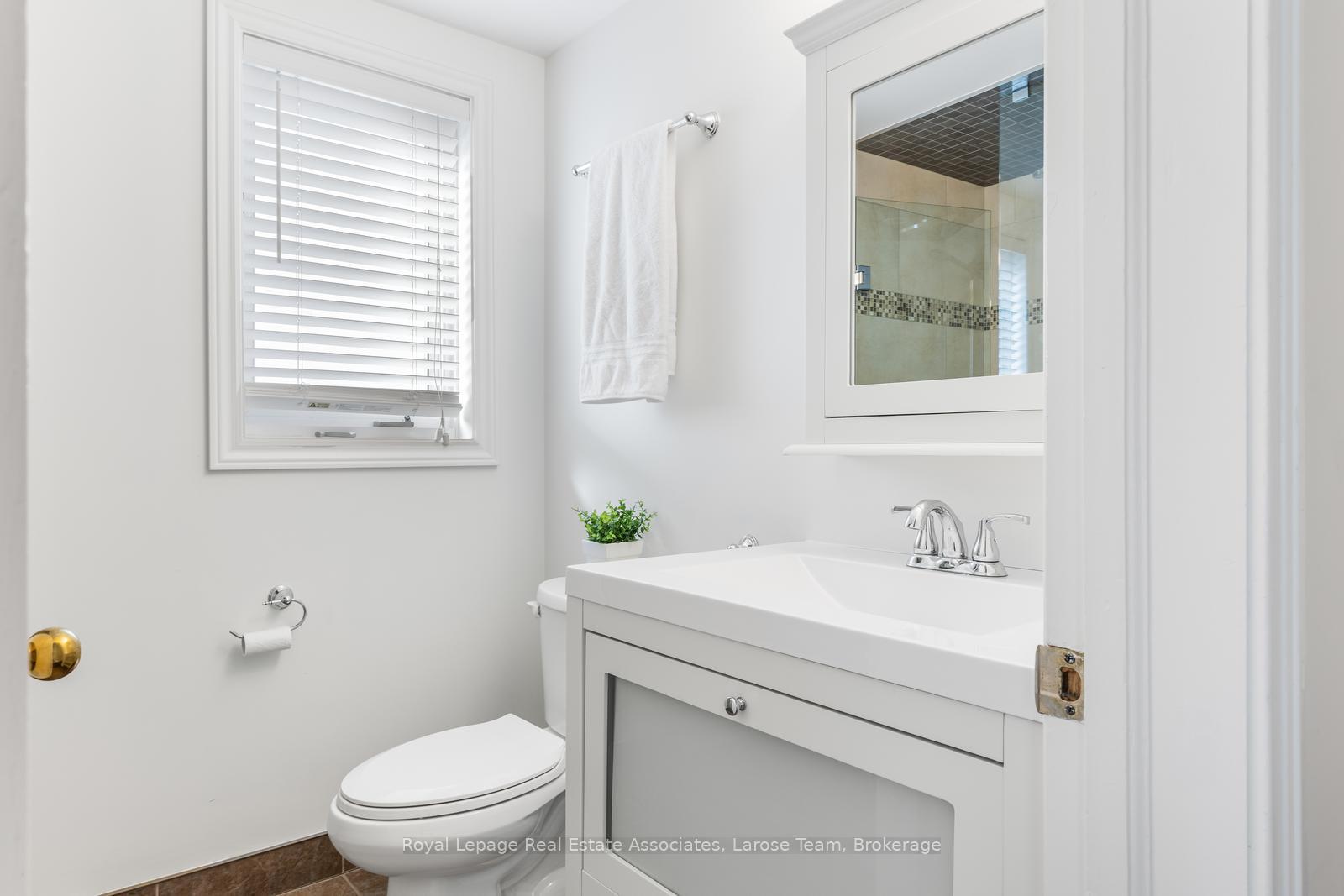 1166 Mineola Gardens