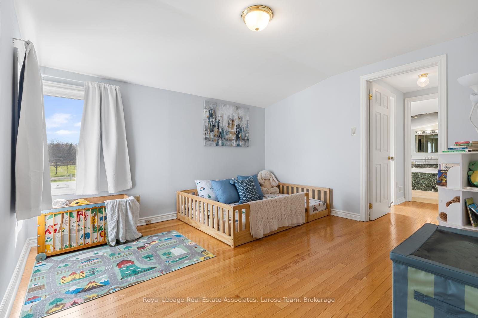 1166 Mineola Gardens