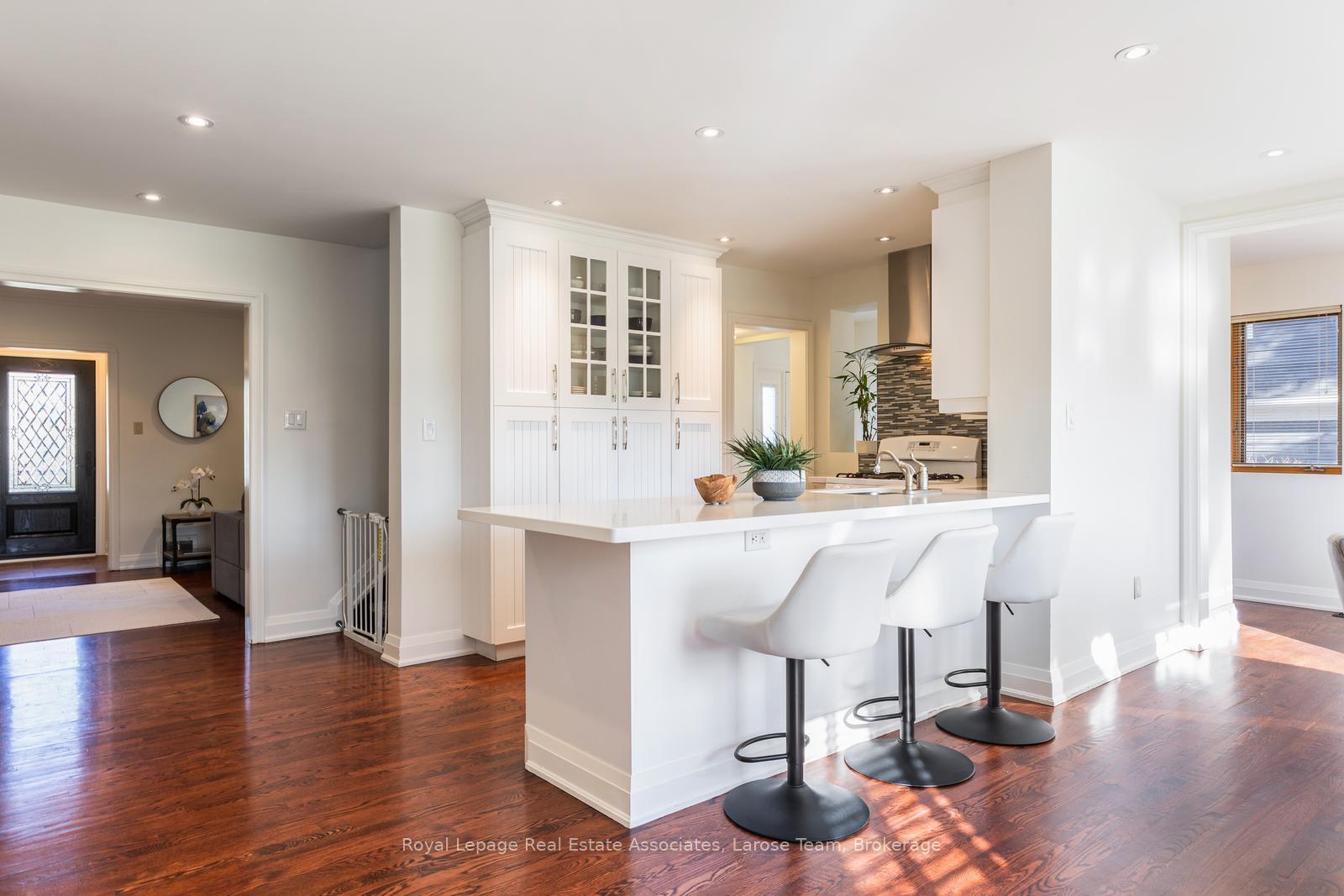 1166 Mineola Gardens