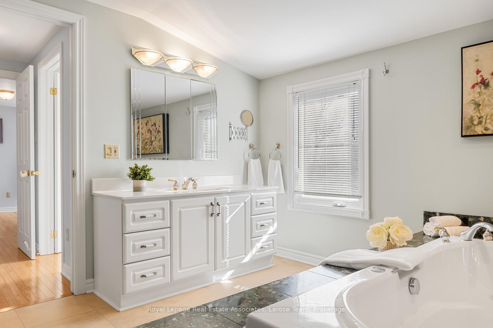 1166 Mineola Gardens