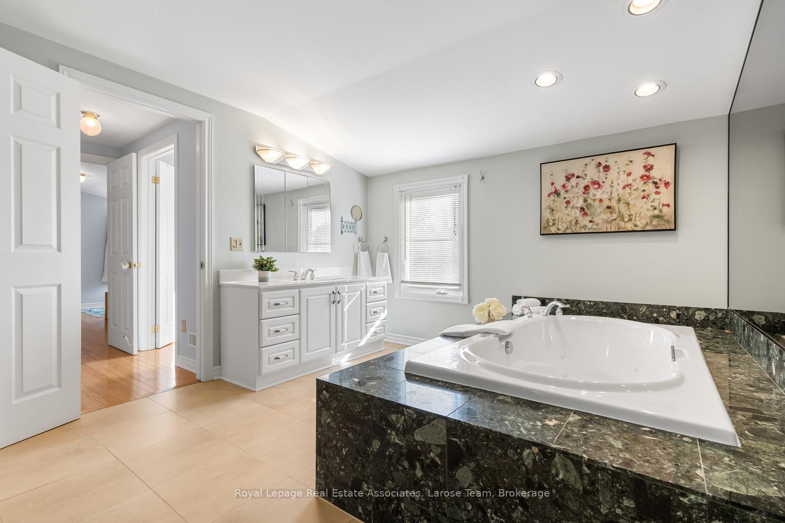 1166 Mineola Gardens