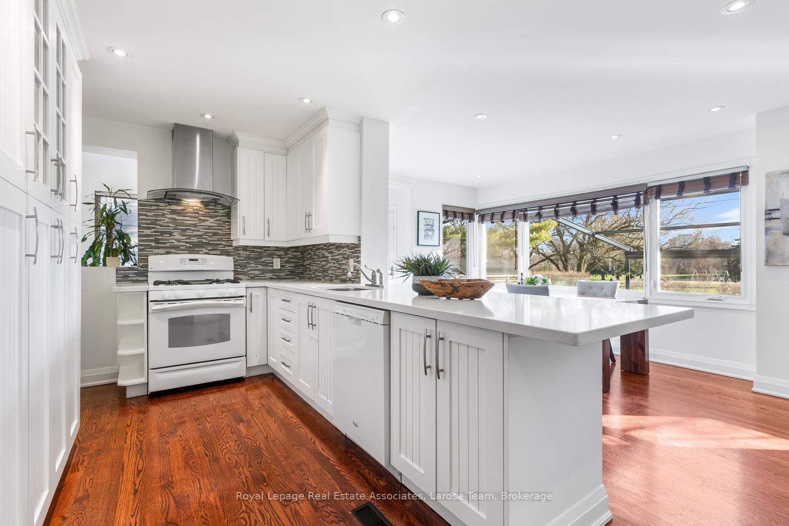 1166 Mineola Gardens