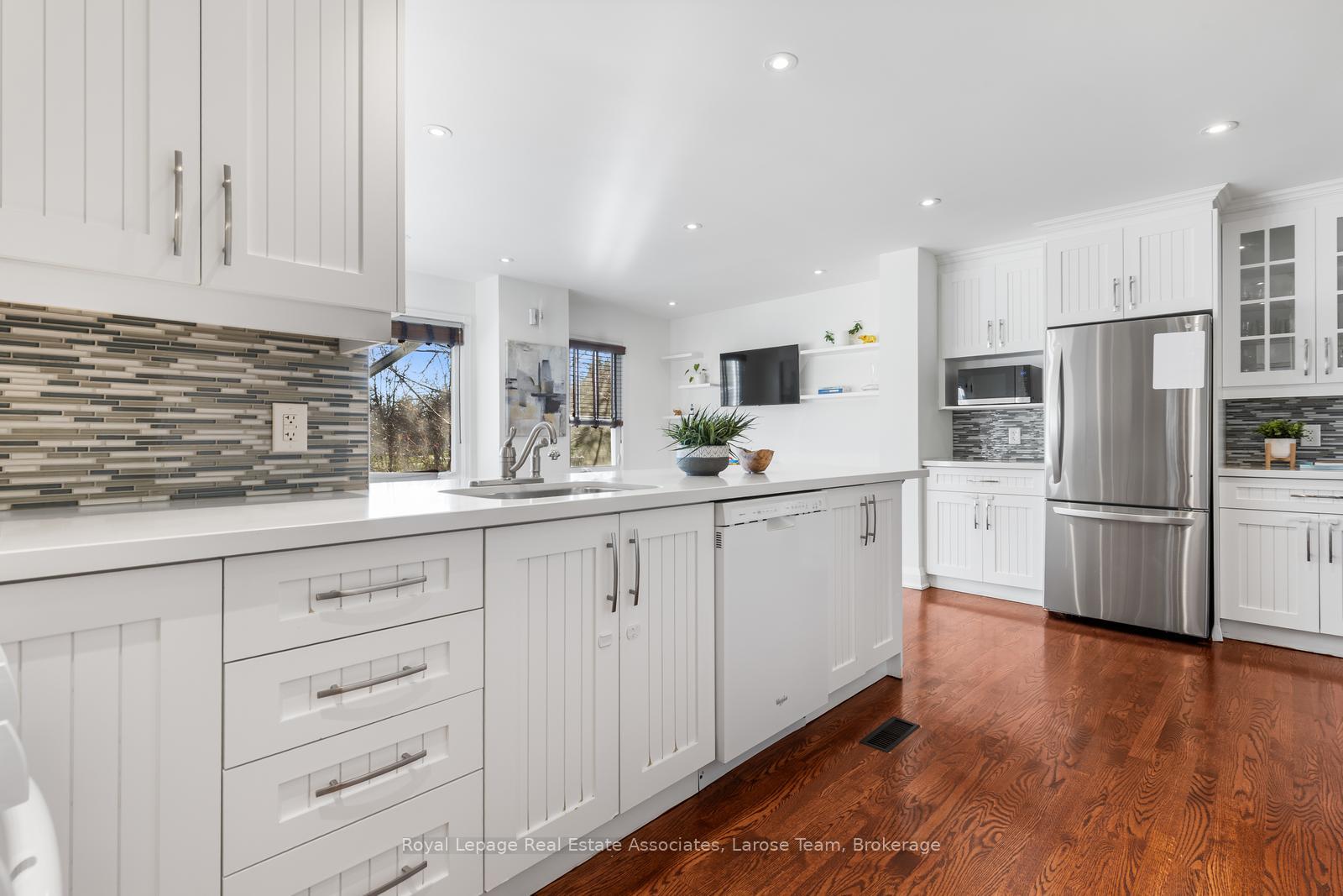 1166 Mineola Gardens