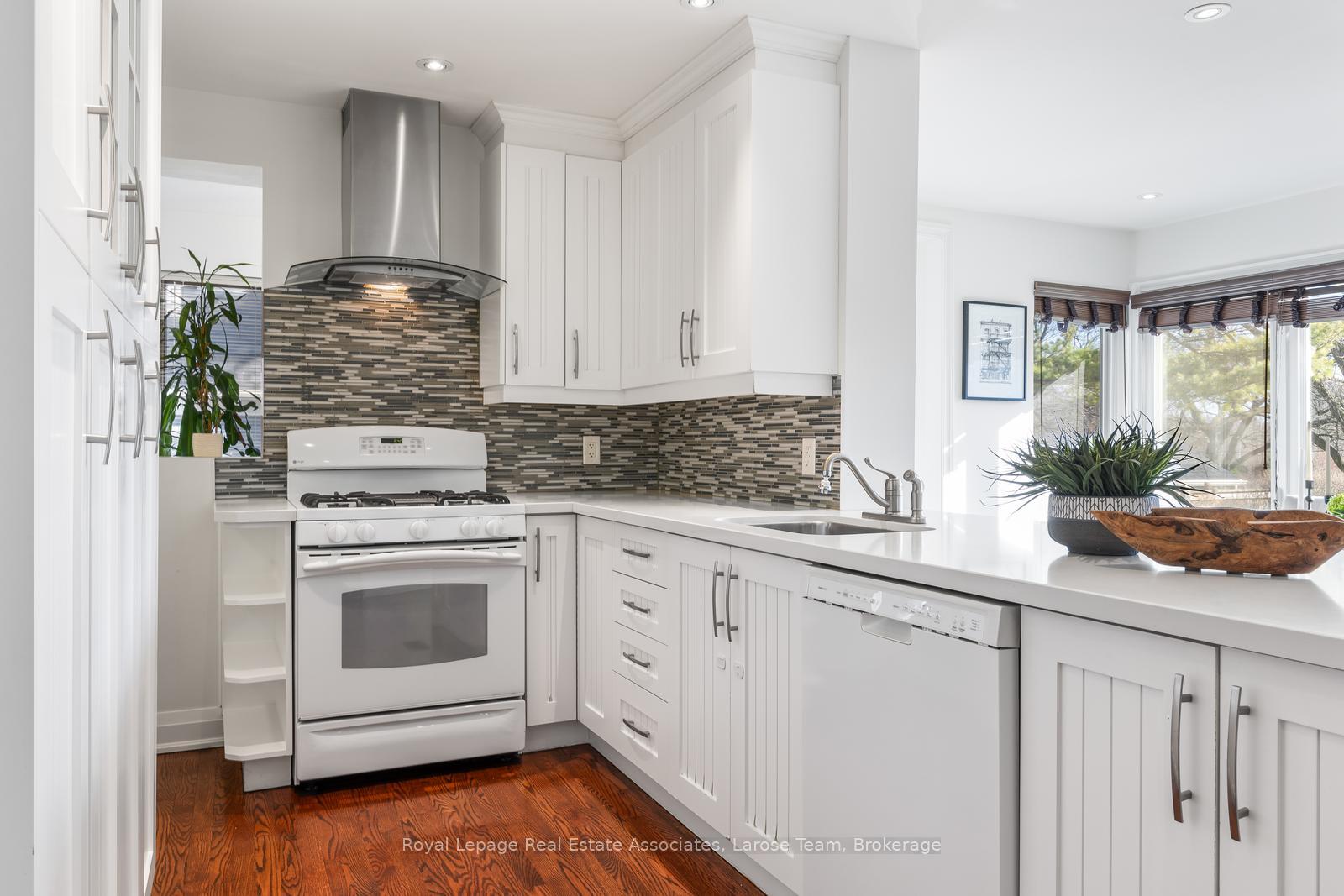 1166 Mineola Gardens