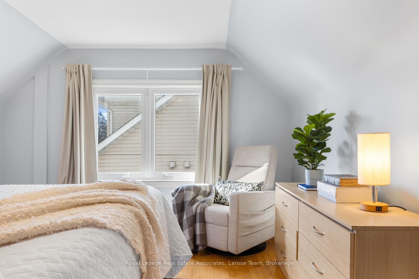 1166 Mineola Gardens