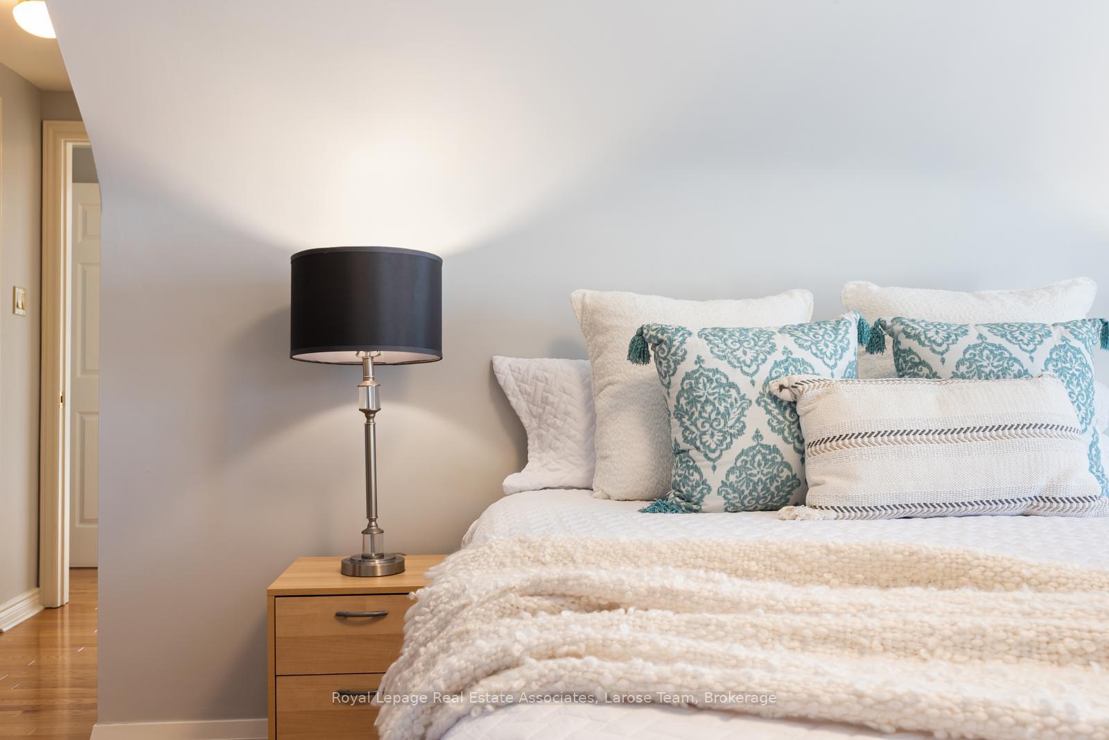 1166 Mineola Gardens