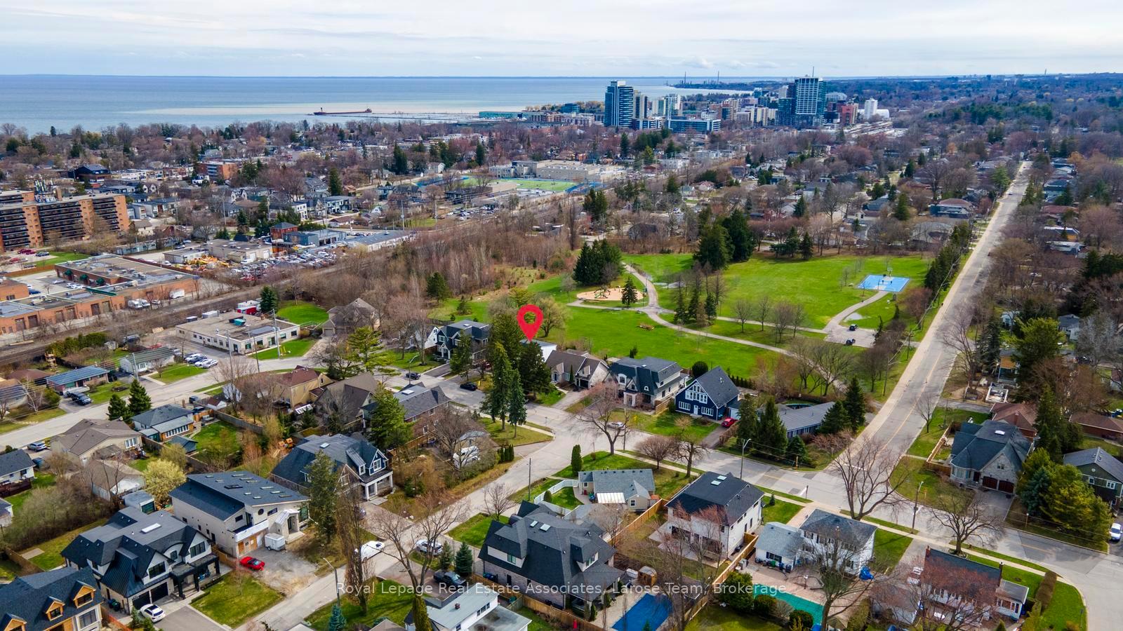 1166 Mineola Gardens