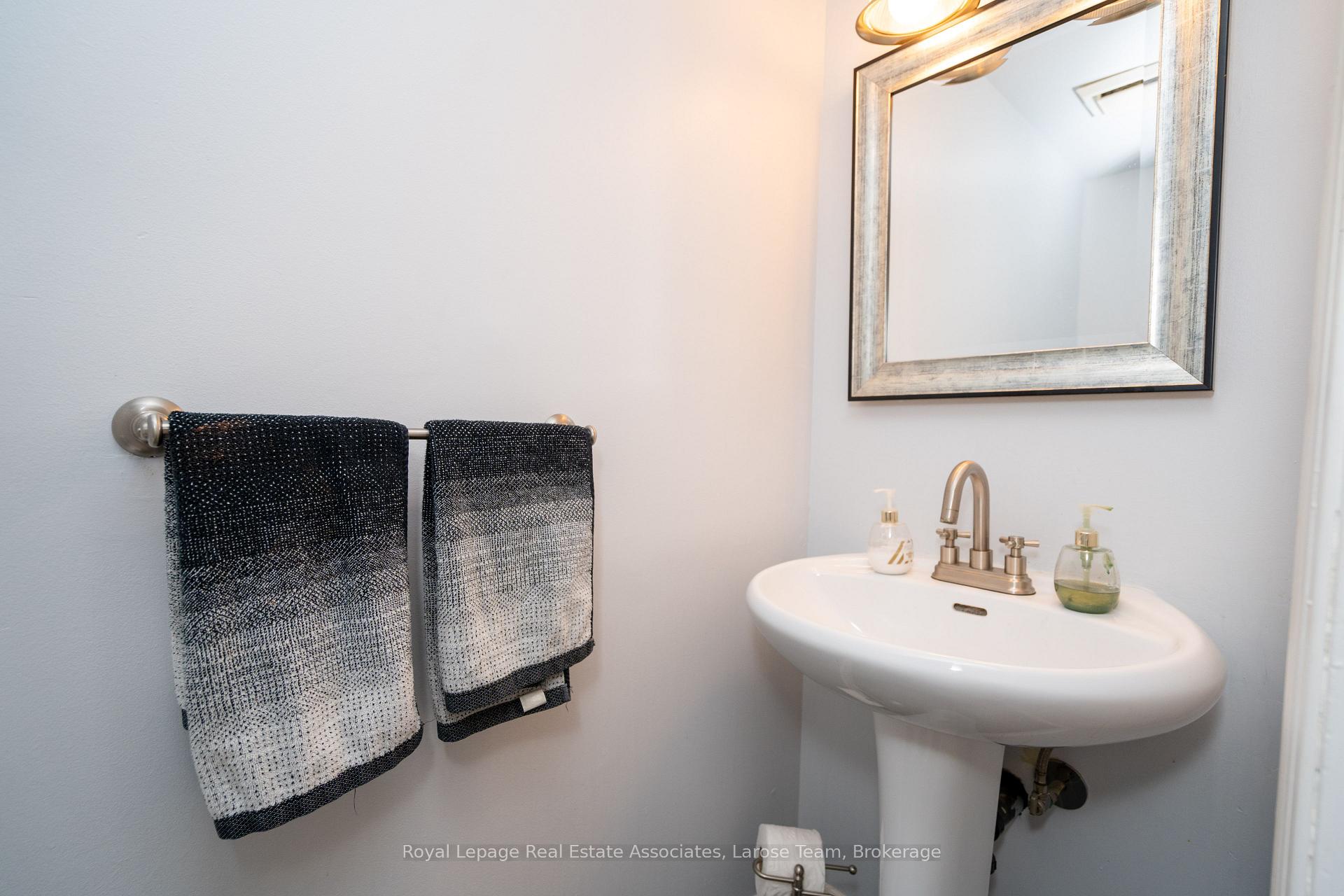 20 Mineola Road E 63