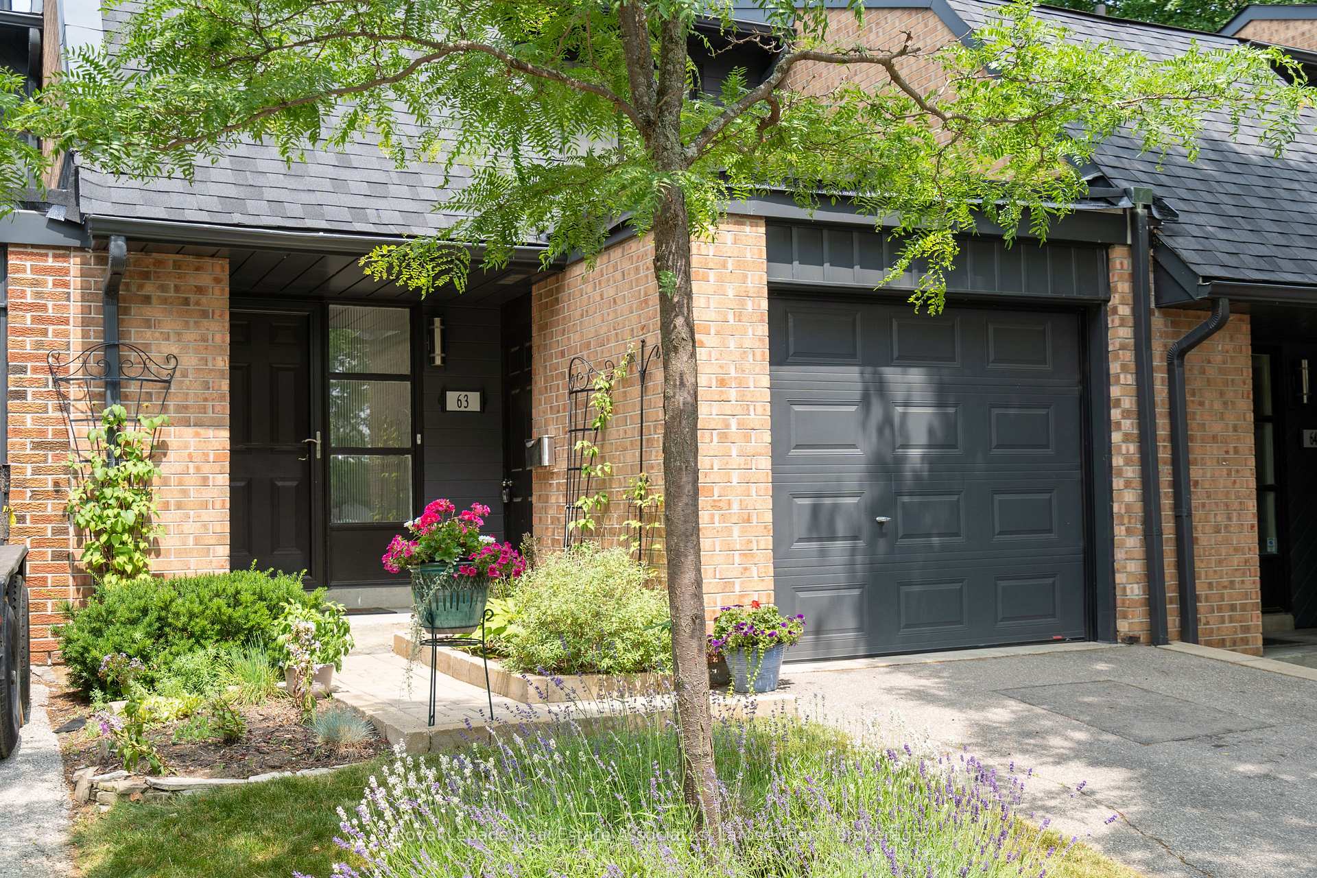 20 Mineola Road E 63