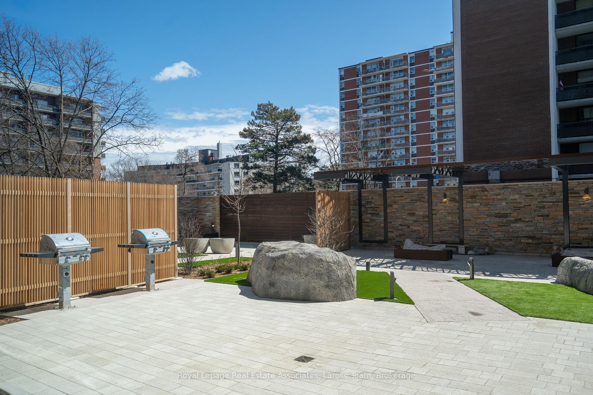 21 Park Street E 1008