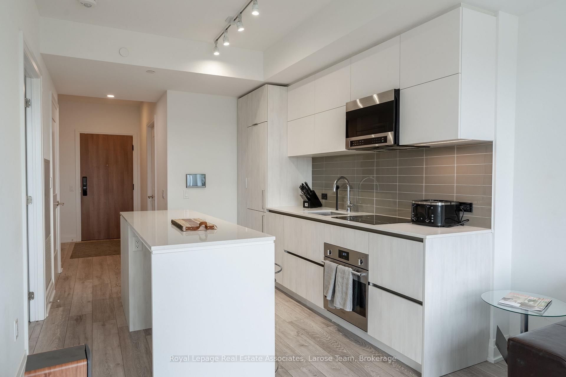 21 Park Street E 1008