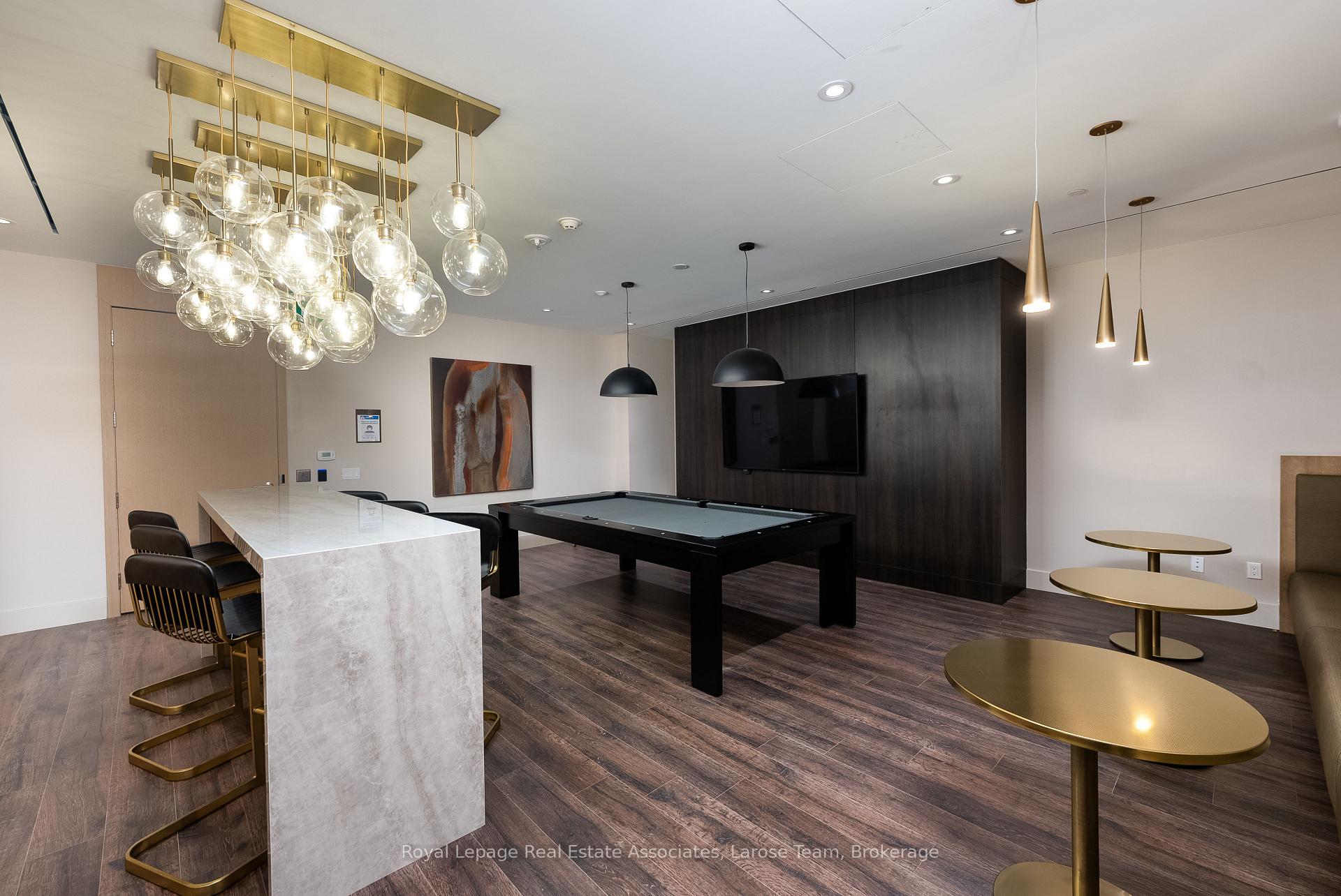 21 Park Street E 1008