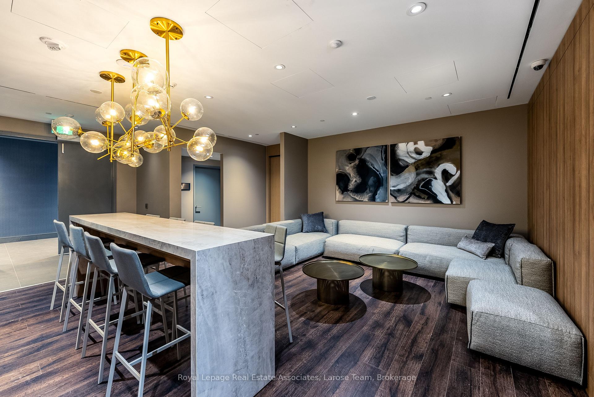 21 Park Street E 1008