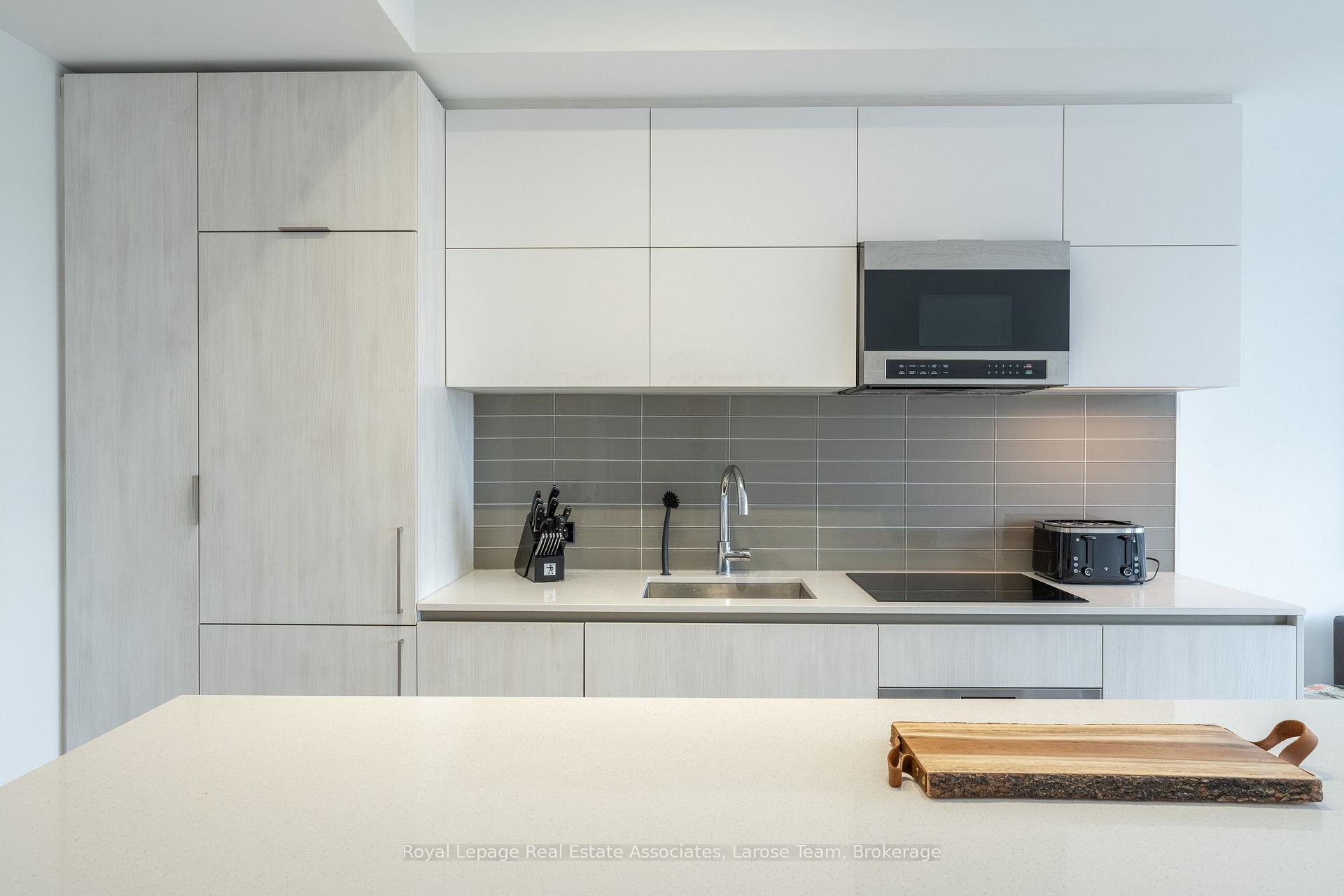 21 Park Street E 1008