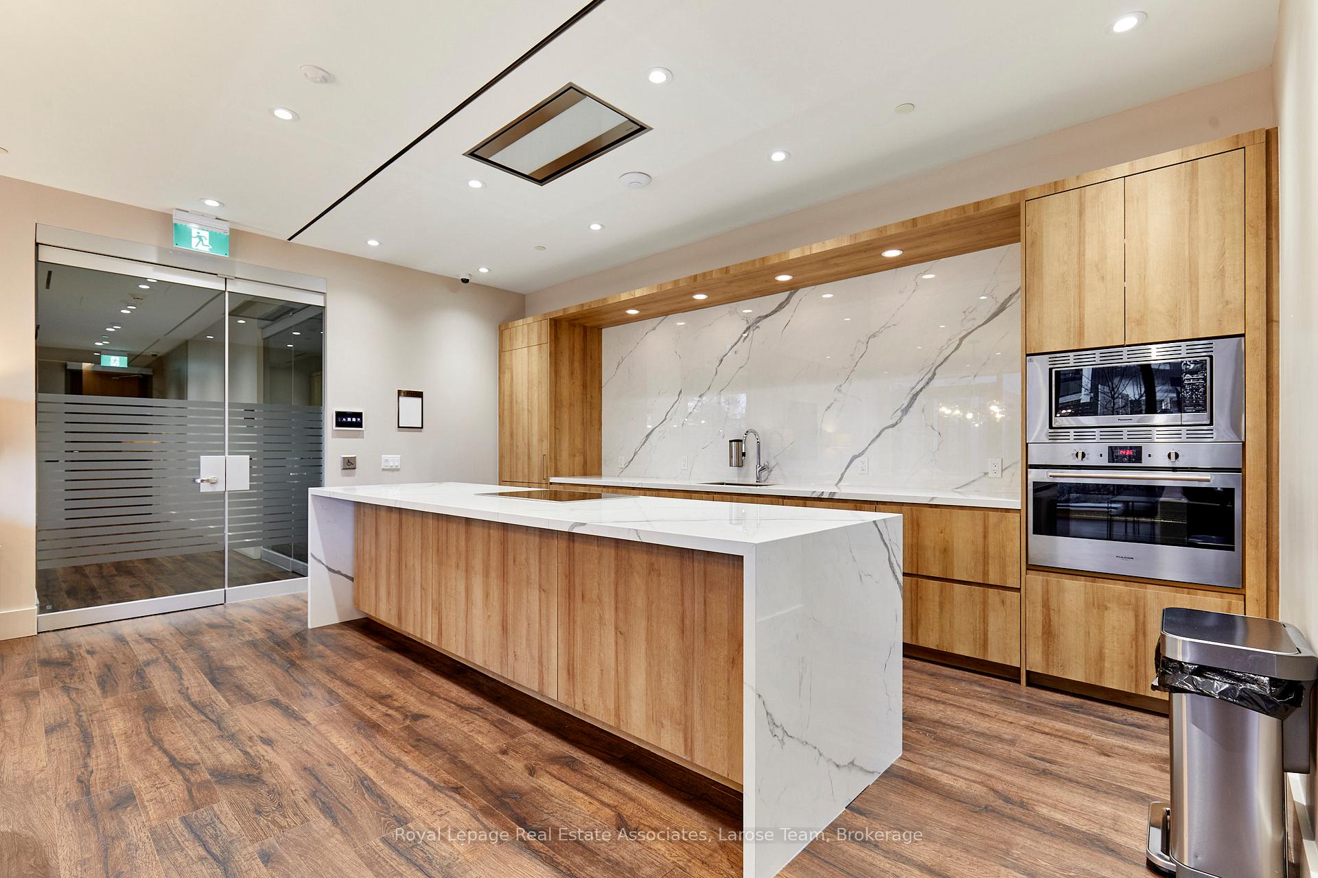 21 Park Street E 1008