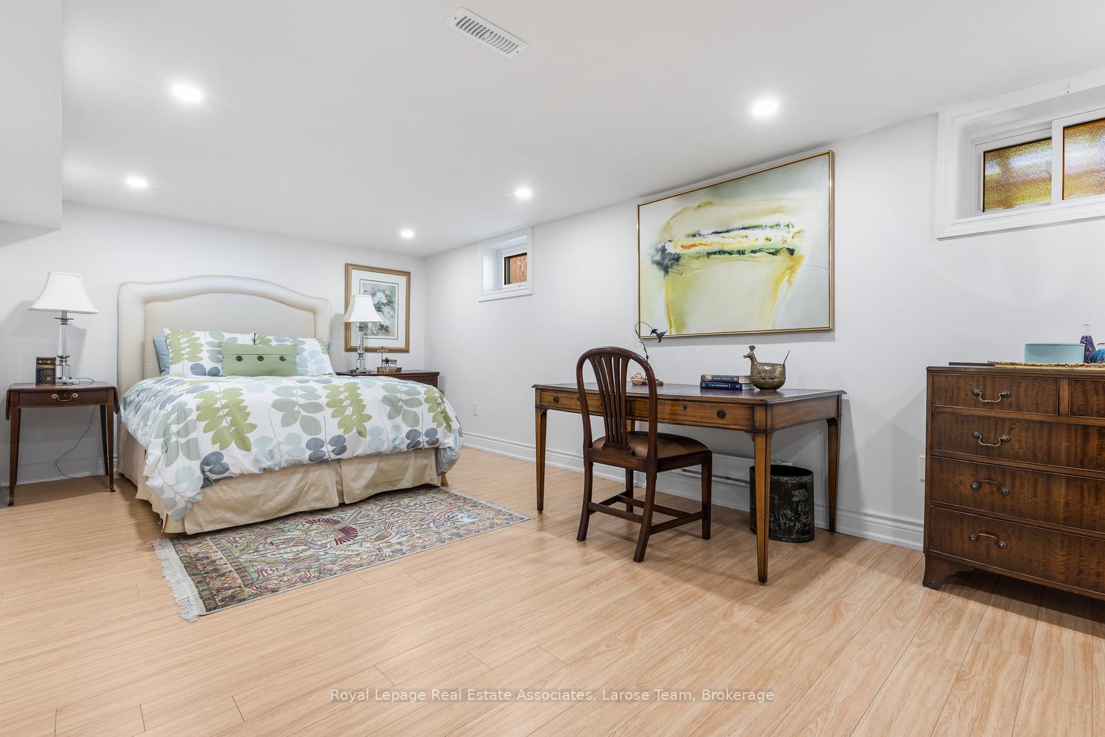 10 Iris Road