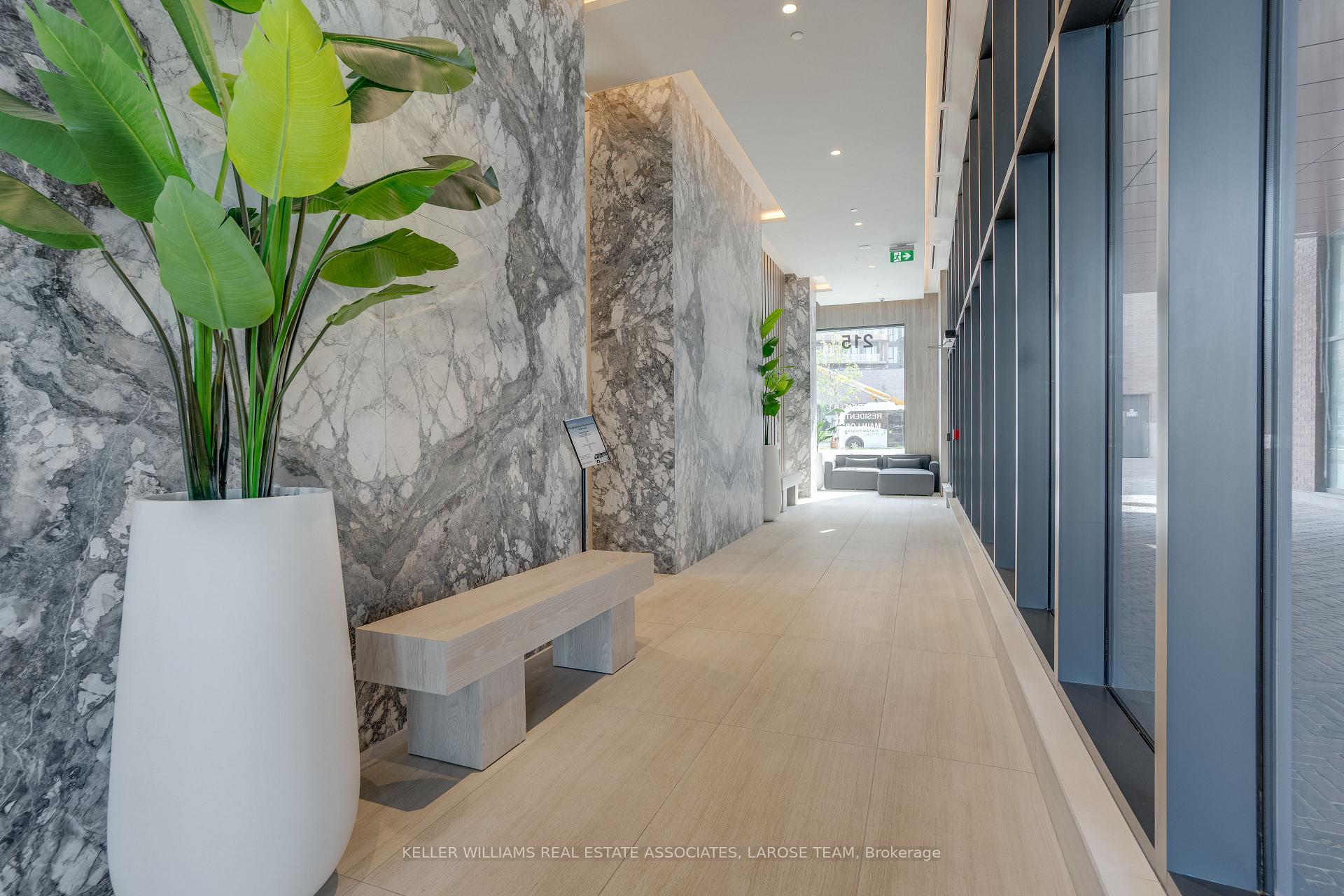 215 Lakeshore Road W 205