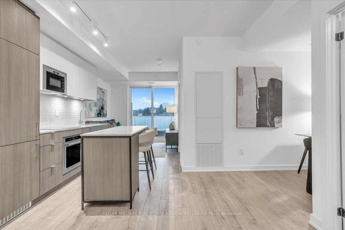 215 Lakeshore Road W 205