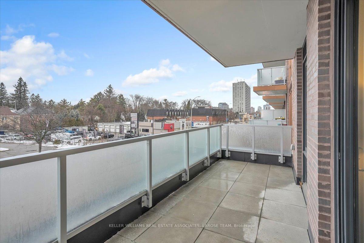 215 Lakeshore Road W 205