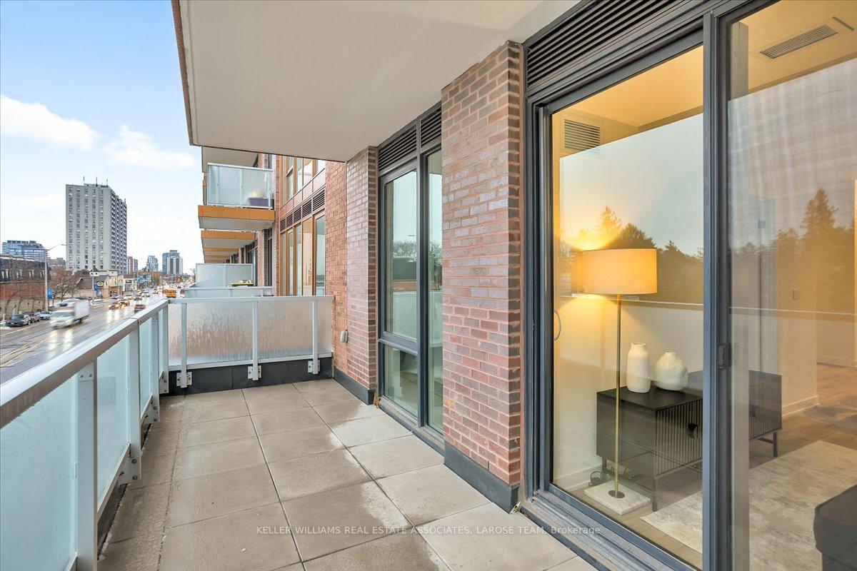 215 Lakeshore Road W 205
