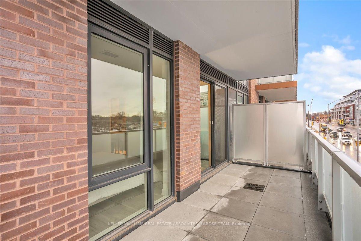 215 Lakeshore Road W 205