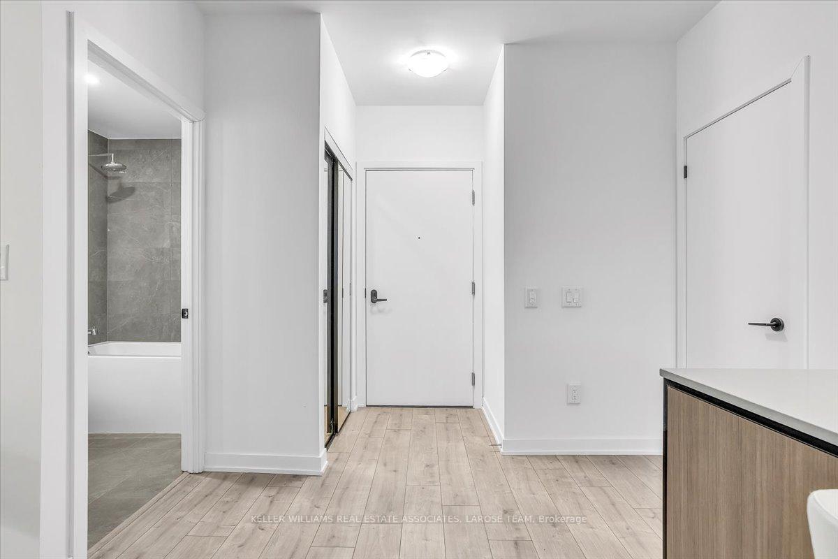 215 Lakeshore Road W 205