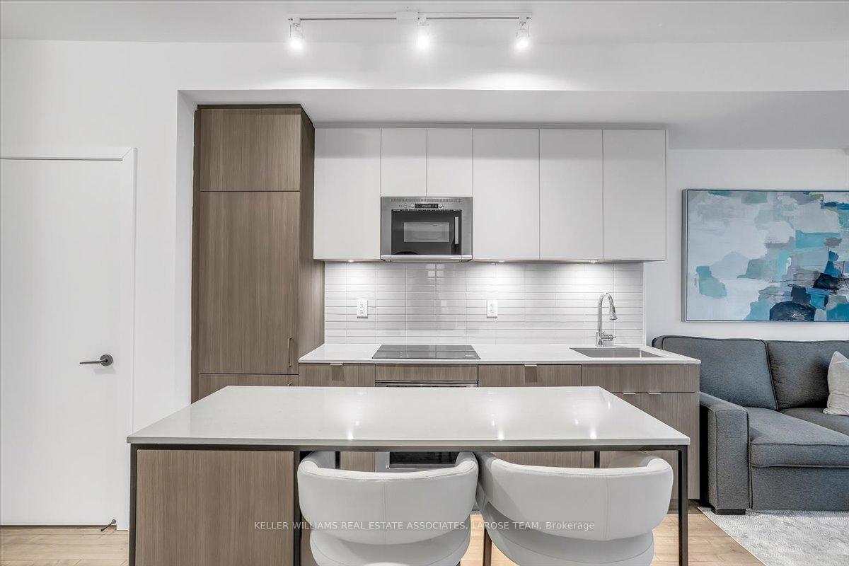 215 Lakeshore Road W 205