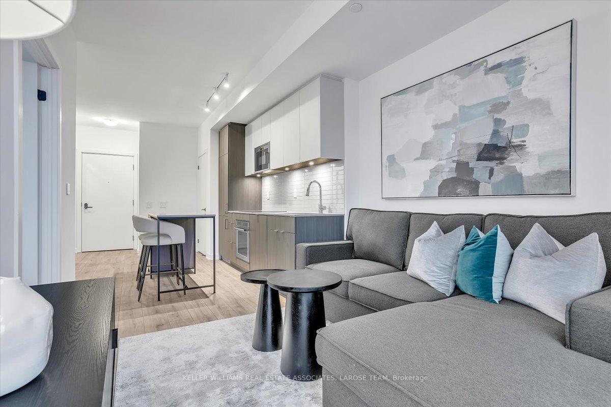 215 Lakeshore Road W 205
