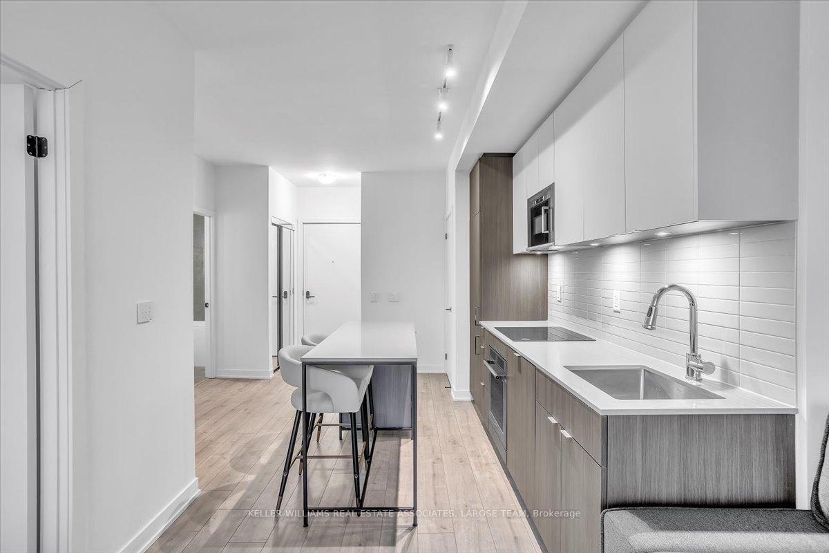 215 Lakeshore Road W 205