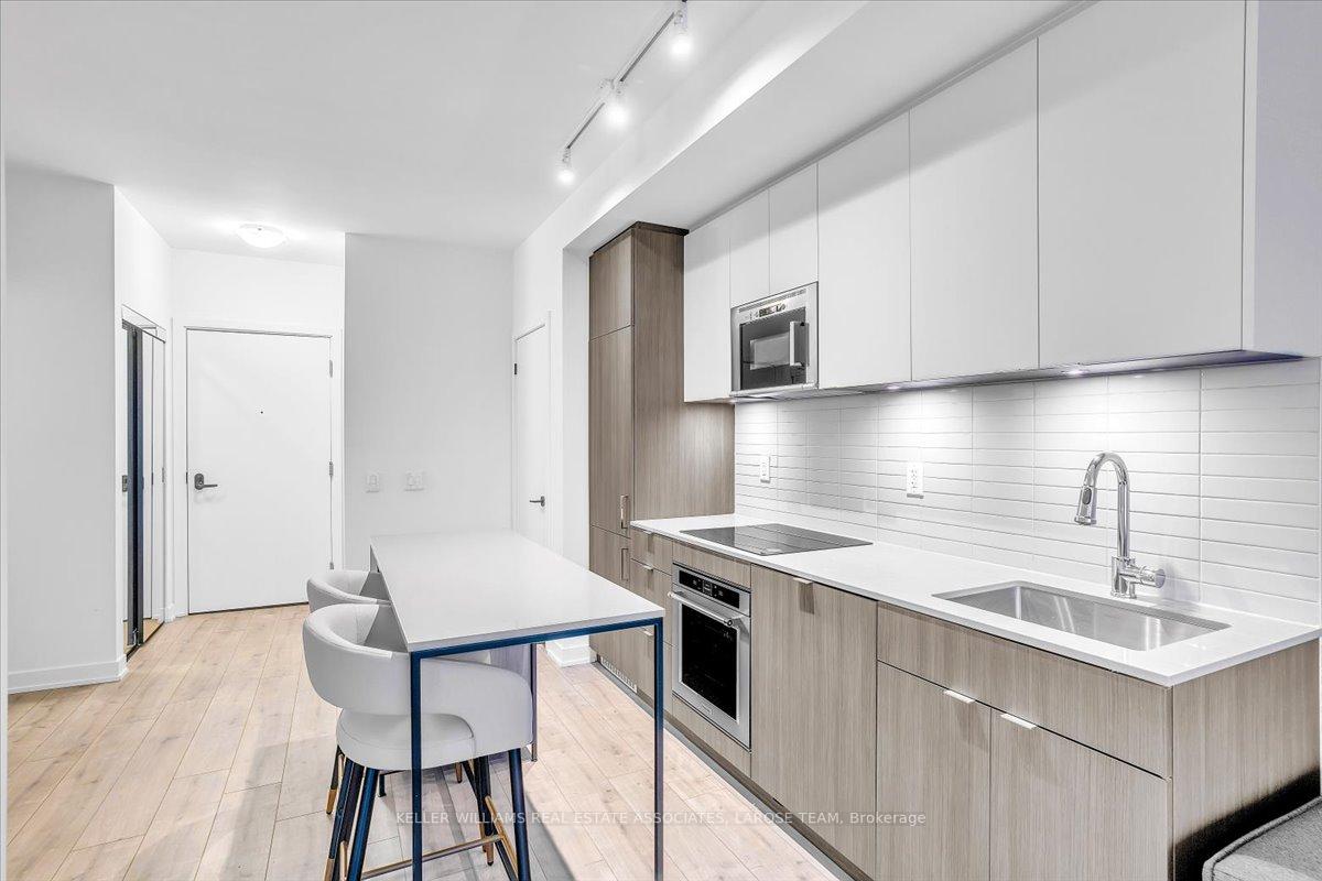 215 Lakeshore Road W 205