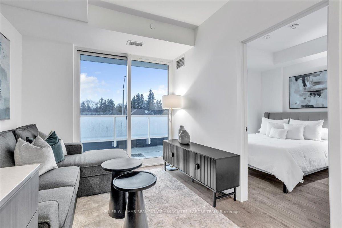 215 Lakeshore Road W 205