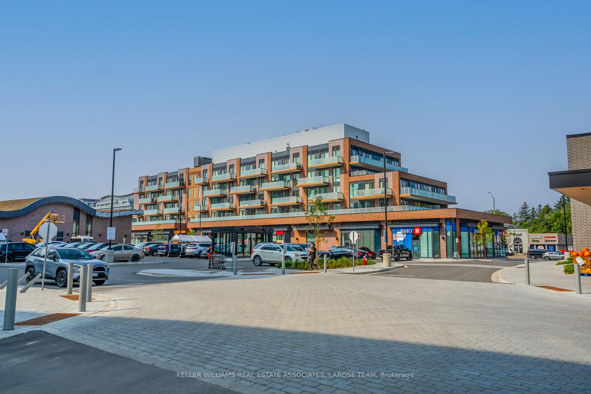 215 Lakeshore Road W 205