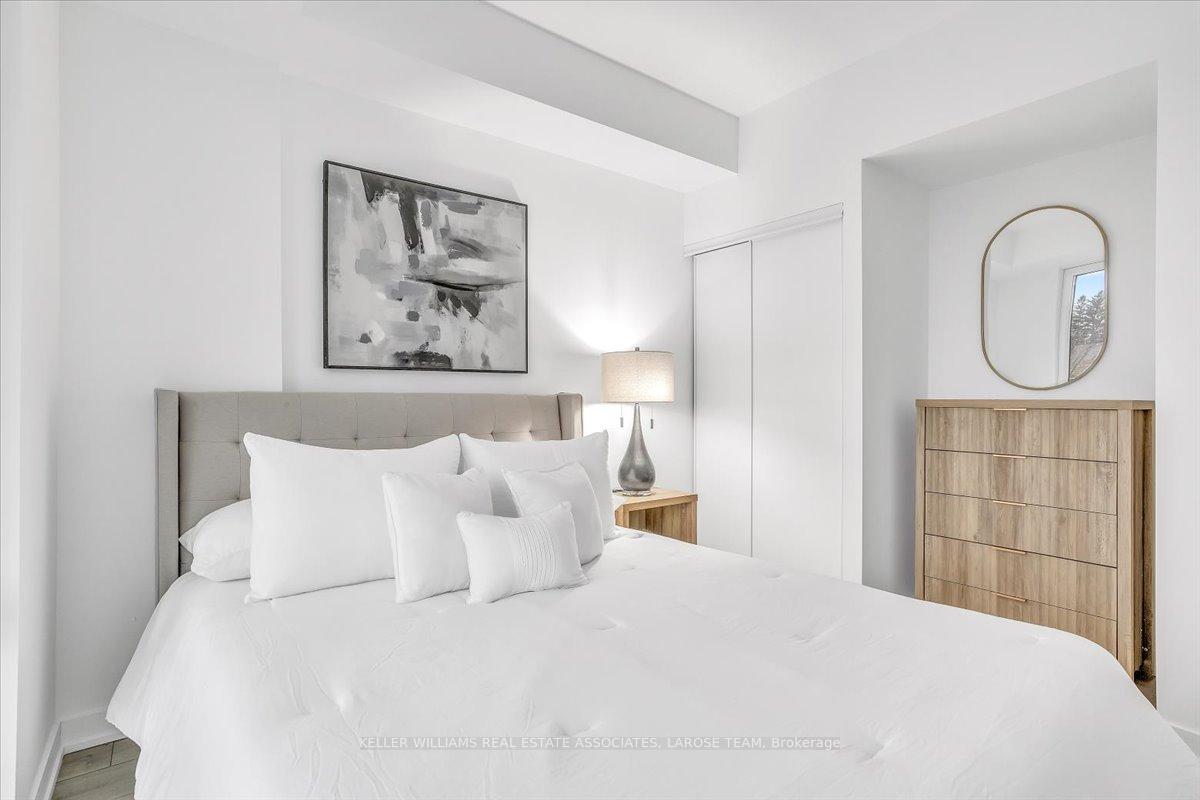 215 Lakeshore Road W 205