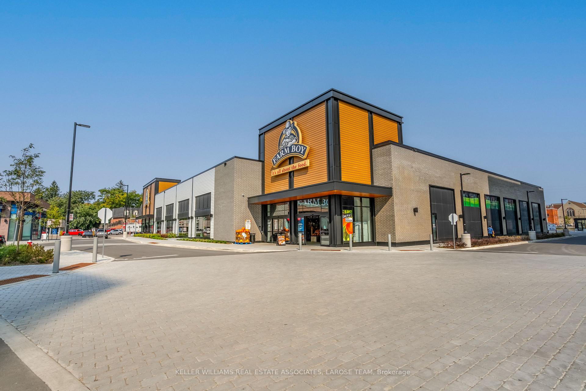 215 Lakeshore Road W 205
