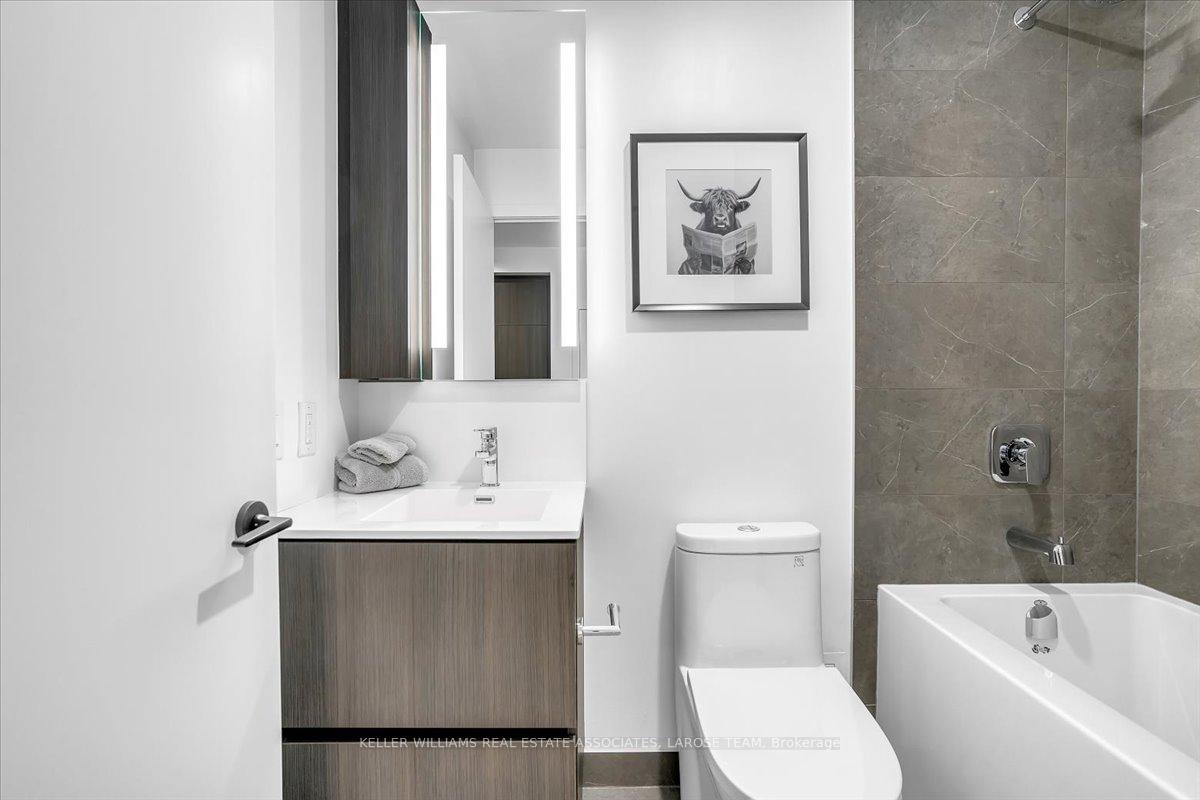 215 Lakeshore Road W 205