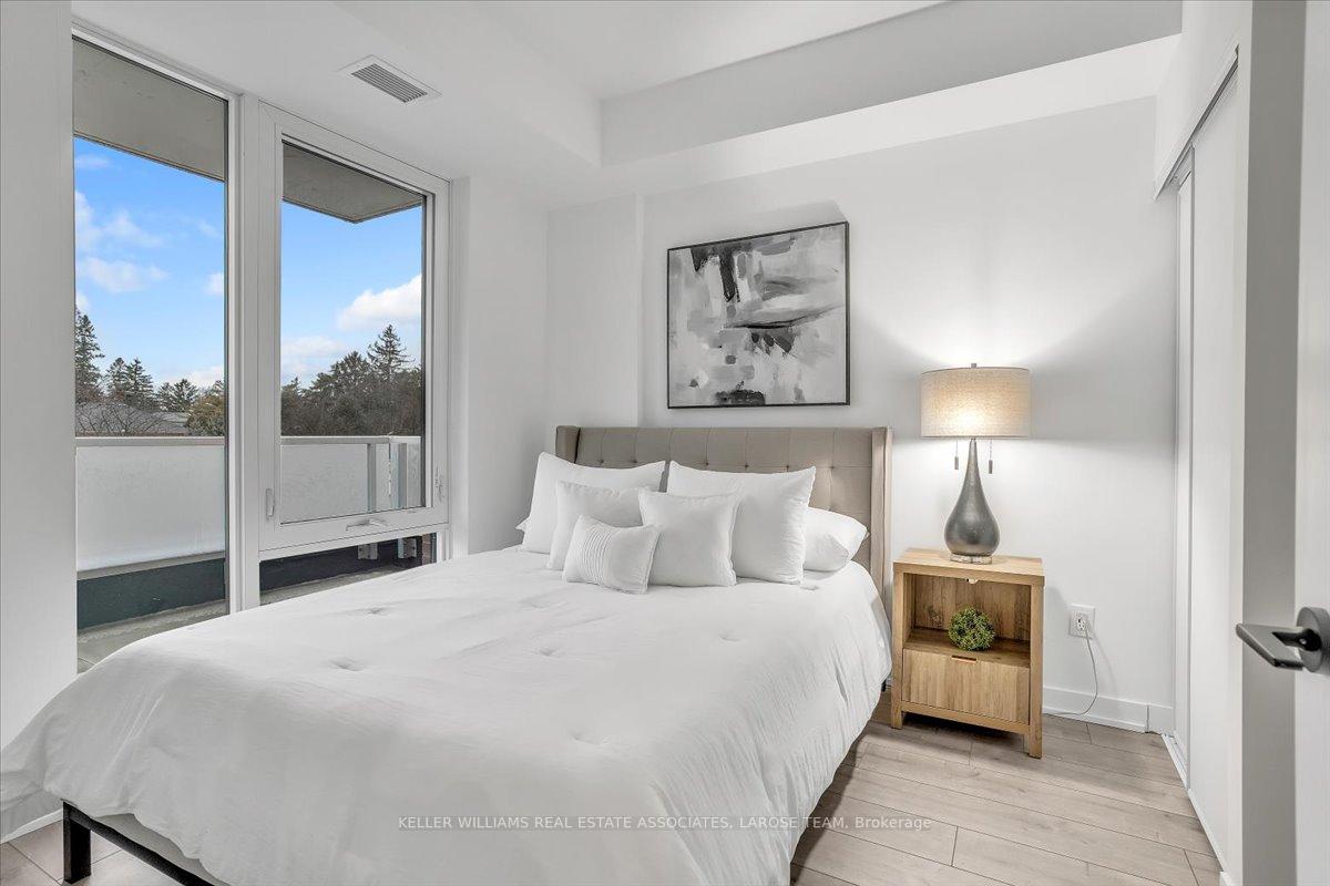 215 Lakeshore Road W 205