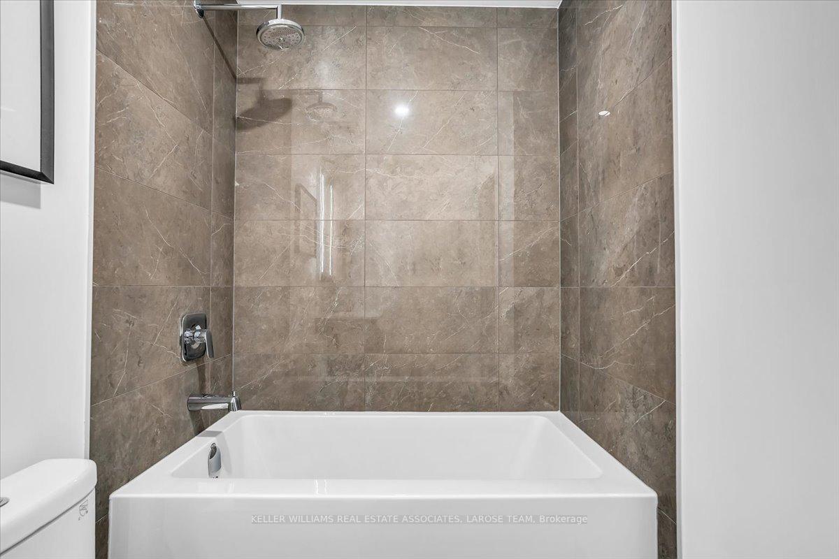 215 Lakeshore Road W 205