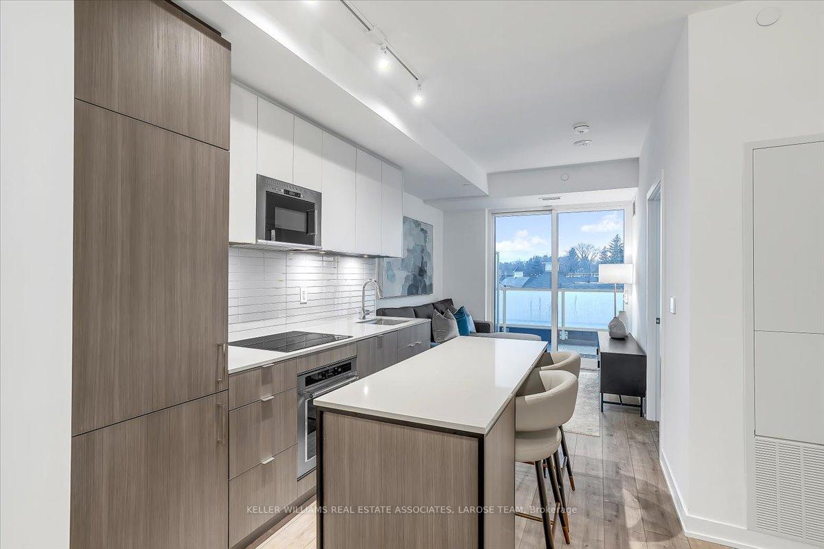 215 Lakeshore Road W 205