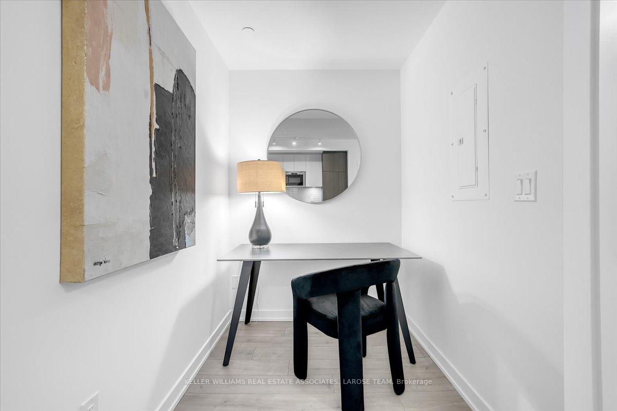 215 Lakeshore Road W 205