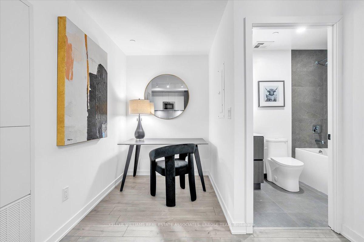 215 Lakeshore Road W 205