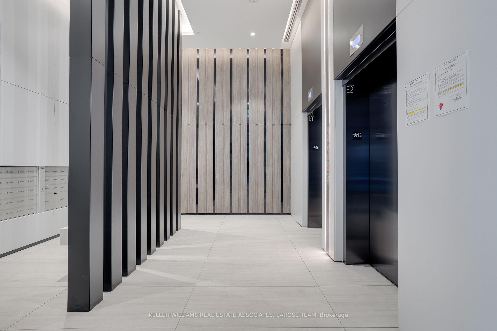 215 Lakeshore Road W 205