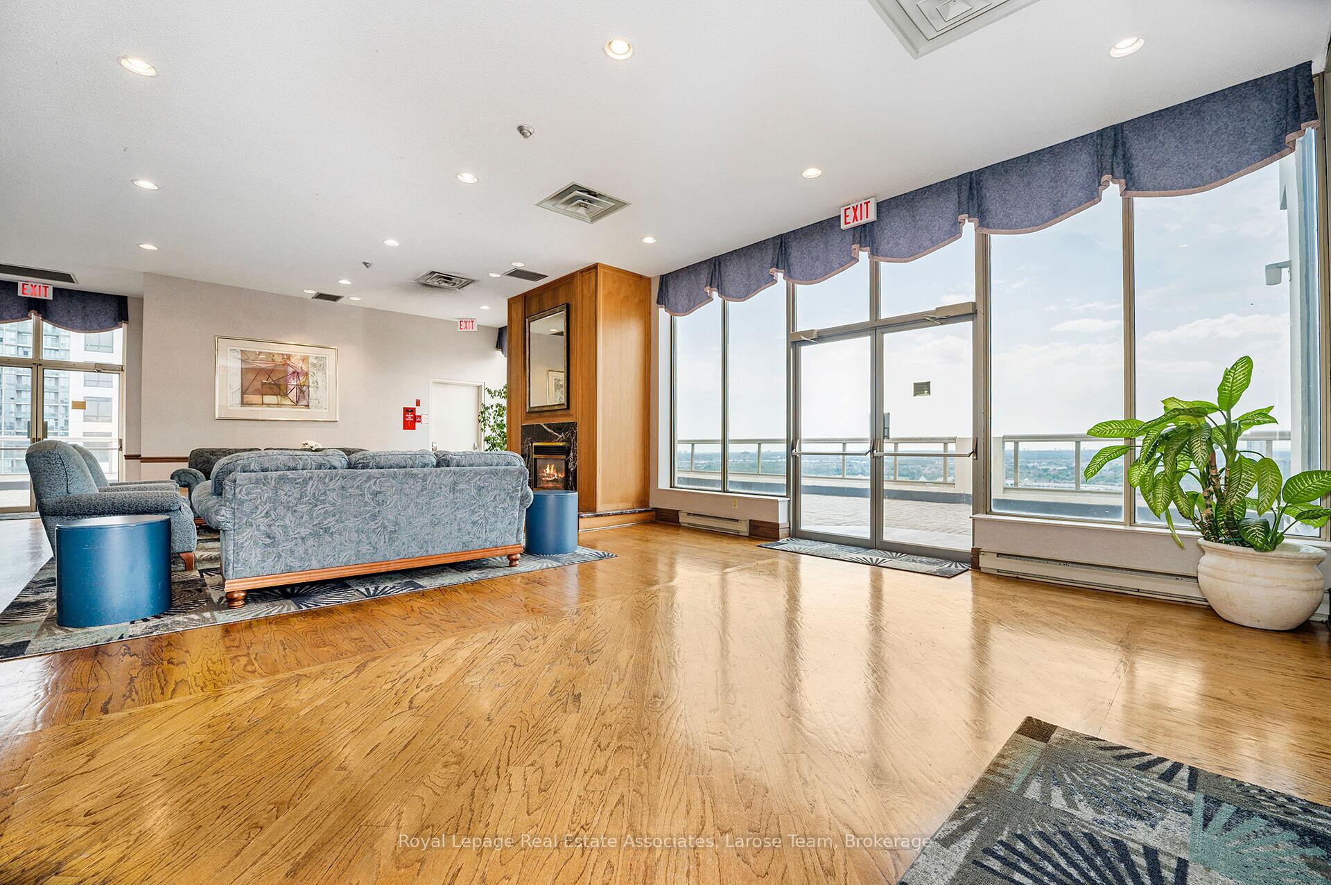 55 Elm Drive W Ph02