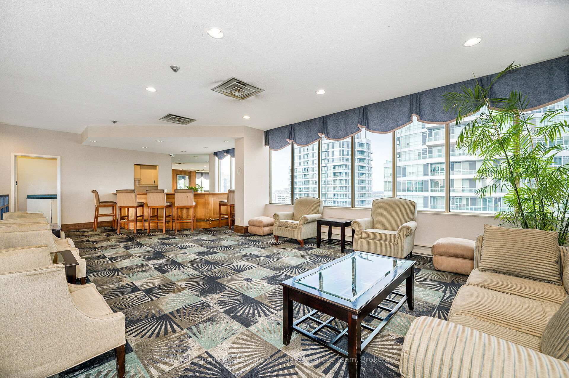55 Elm Drive W Ph02