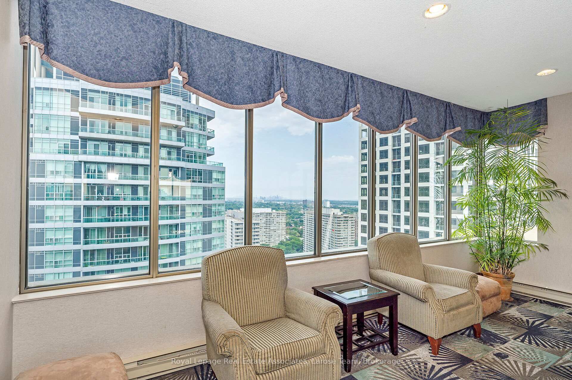 55 Elm Drive W Ph02